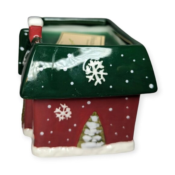 The White Barn Candle Company Holiday Homecoming Handpainted Birdhouse Candle - Picture 4 of 10